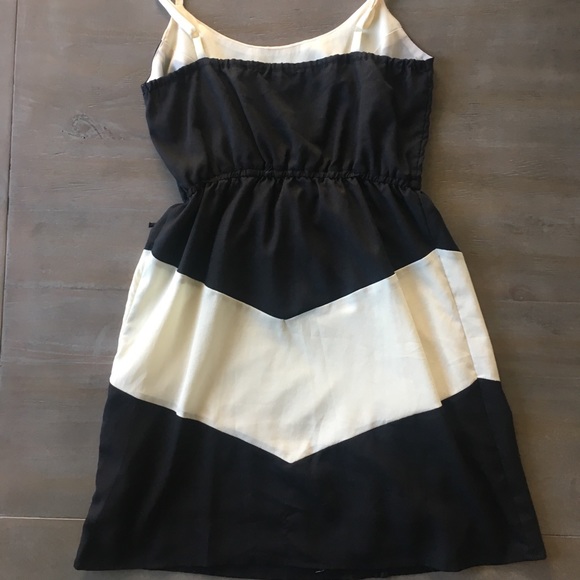 Black and white color block dress - Picture 4 of 4